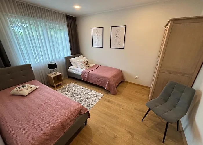 Maja Paernus Privaatse Hoovi, Sauna Ja Tasuta Parkimisega Vakantiehuis