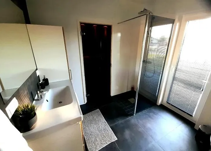 Vakantiehuis Maja Paernus Privaatse Hoovi, Sauna Ja Tasuta Parkimisega *