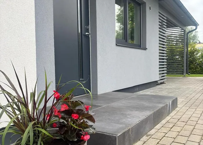 Maja Paernus Privaatse Hoovi, Sauna Ja Tasuta Parkimisega Vakantiehuis